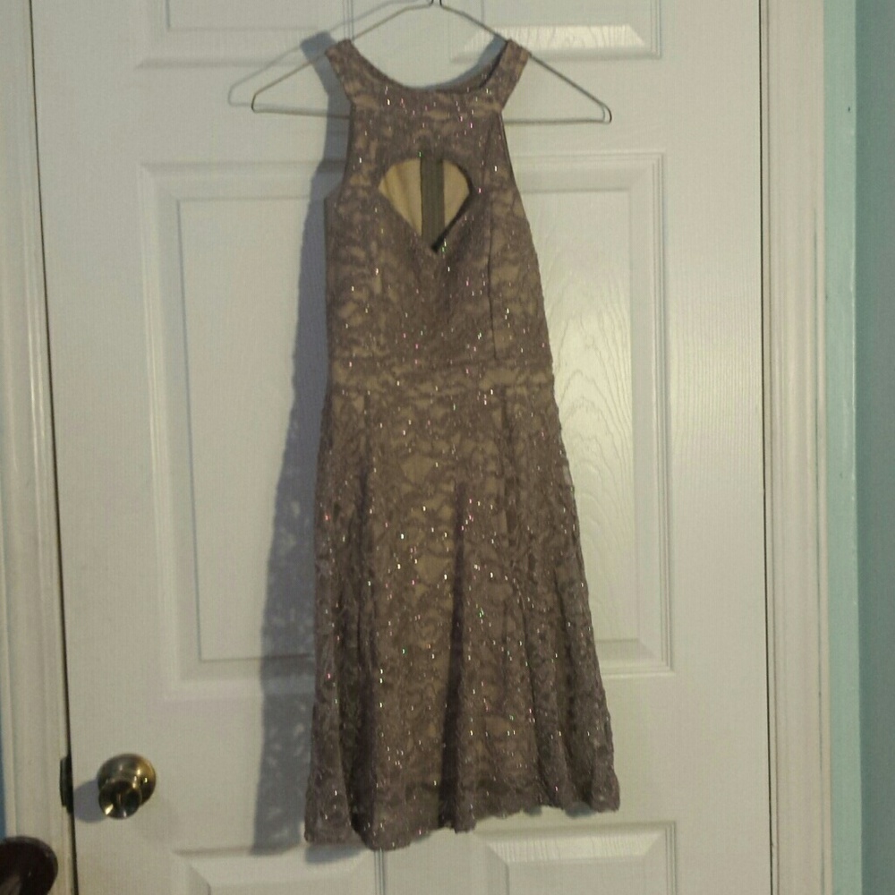 Beige short almost choker dress